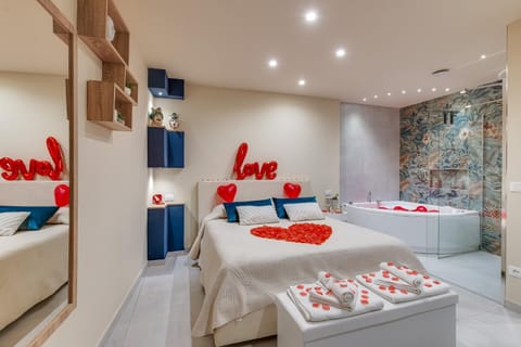 Bed, Photo of the whole room, Bedroom, towels