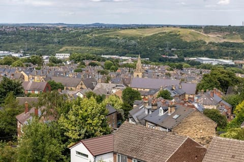 Nearby landmark, Day, Neighbourhood, Natural landscape, Bird's eye view, City view, Street view, Location