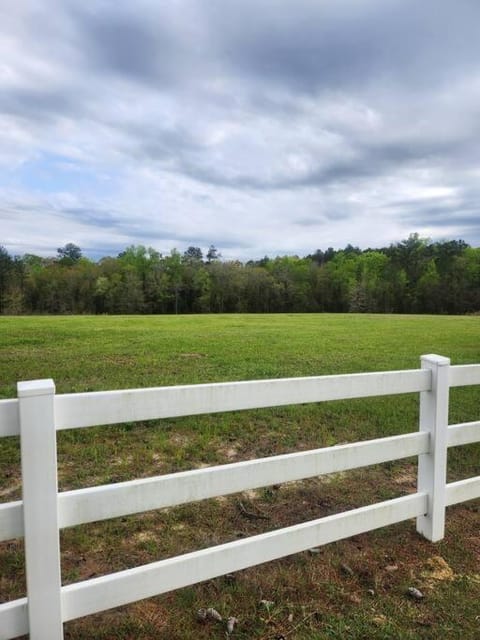 Quiet Guest Cabin in Andalusia, Alabama Cabin in Alabama