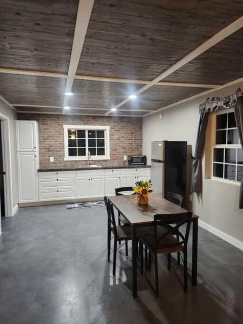 Quiet Guest Cabin in Andalusia, Alabama Cabin in Alabama