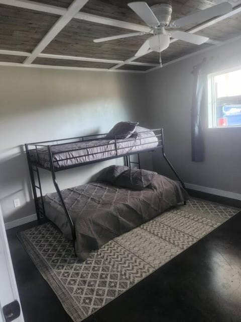 Quiet Guest Cabin in Andalusia, Alabama Cabin in Alabama