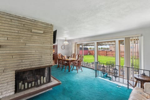 Elkhart Haven- Cozy Family Retreat home House in Elkhart