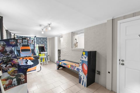 Suburban Bliss Getaway Wi-Fi Parking Long Stay House in Birmingham