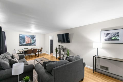 Suburban Bliss Getaway Wi-Fi Parking Long Stay House in Birmingham