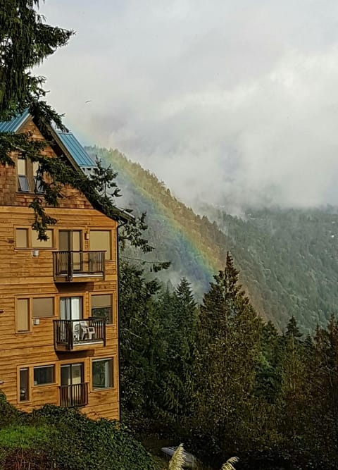 Property building, Natural landscape, Mountain view, Sea view, Sea view, Seasons, Sunrise