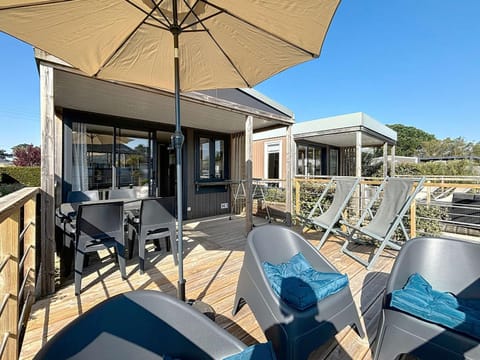 Mobil-home Confort 4 pers, plage à 200m, piscine chauffée, terrasse Sud, parking, wifi inclus - FR-1-361A-81 House in Jullouville