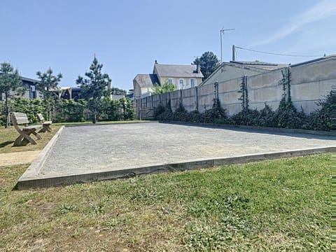 Mobil-Home Confort 4 Pers, à 200m Plage, Terrasse, Piscine Chauffée, Parking, Wi-Fi Gratuit - FR-1-361A-83 House in Jullouville