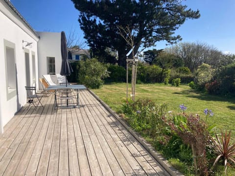 Maison moderne à 1 km de la plage, sans animaux - FR-1-418-255 House in Locmaria