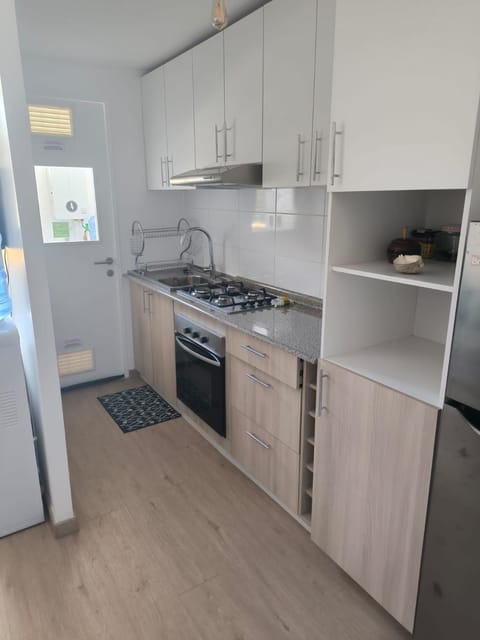 Kitchen or kitchenette, oven, pet friendly, stove