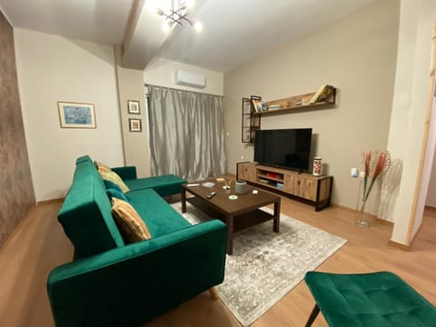 TV and multimedia, Living room, Seating area, air conditioner