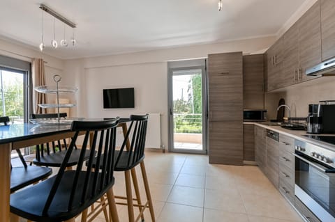 Dining area, kitchen