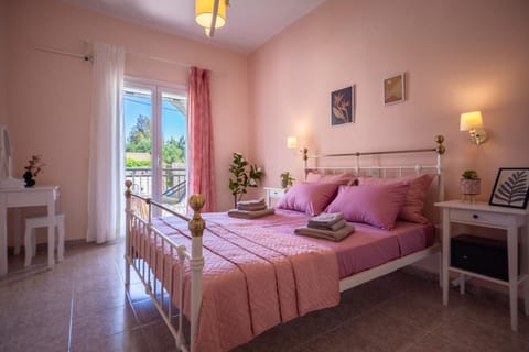 Photo of the whole room, Bedroom, towels