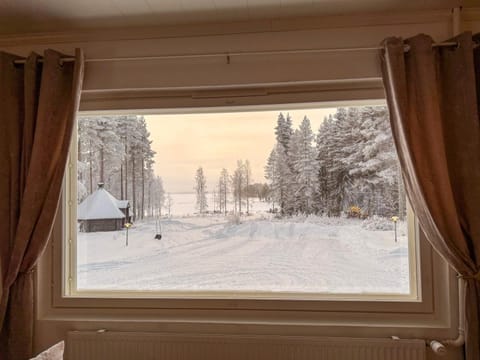Lakefront Villa AINOLA, 55 km from Rovaniemi Villa in Rovaniemi