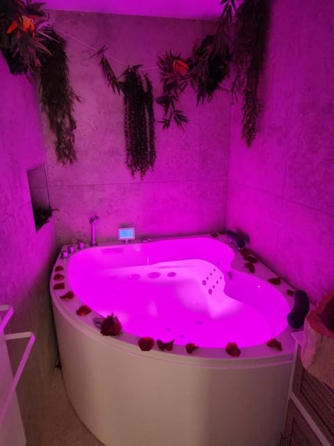 Hot Tub, Hot Tub