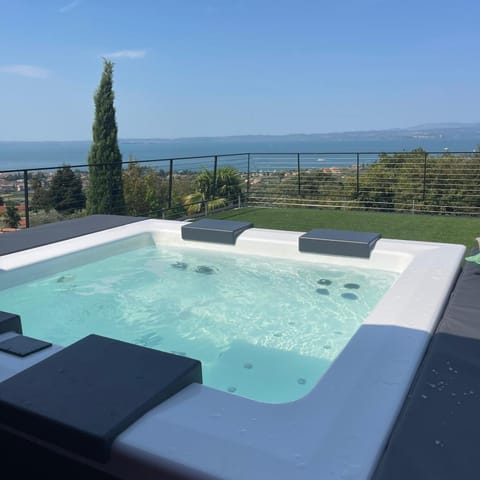 My Summer Lakeside Villa with Pool and Hot Tub Villa in Bardolino