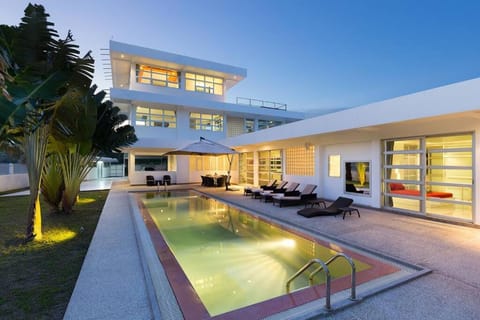 Property building, Garden view, Pool view, Swimming pool, sunbed
