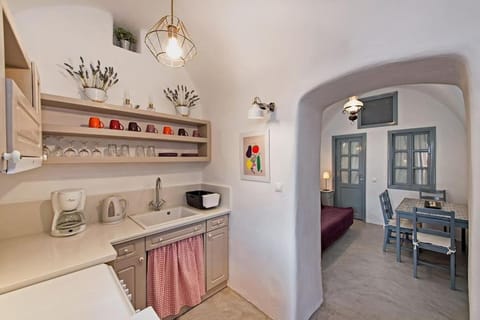 Oia Breeze House House in Oia