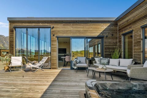 Patio, Hot Tub, Balcony/Terrace