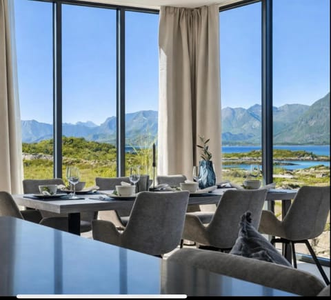 Luxury Cabin in beautiful Lofoten with Jacuzzi and sauna Cabin in Lofoten