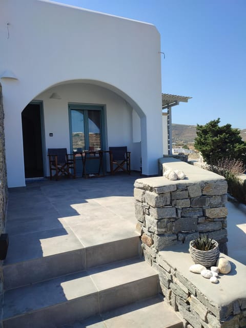 Property building, Patio, Day, Balcony/Terrace, Balcony/Terrace, Garden view