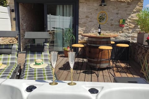 Patio, View (from property/room), Balcony/Terrace, Spa and wellness centre/facilities, Dining area, sunbed