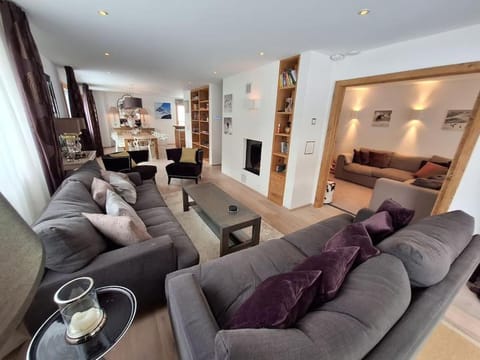 Communal lounge/ TV room, Living room, Dining area