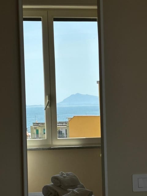 Mountain view, Sea view