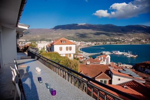 Property building, Nearby landmark, Day, Natural landscape, View (from property/room), Balcony/Terrace, City view, Lake view, Mountain view