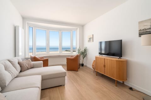 TV and multimedia, Living room, Sea view