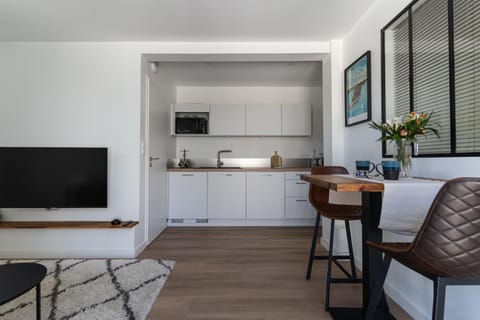 Berder - T2 - 10 min gare - terrasse - parking - linge inclus Apartment in Vannes