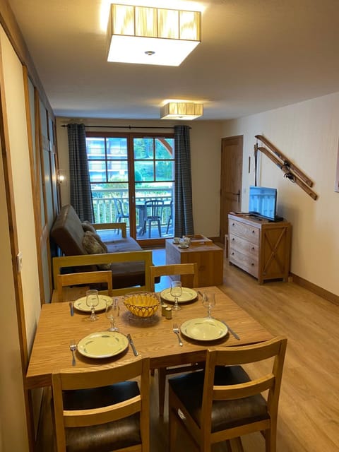 TV and multimedia, Living room, Dining area