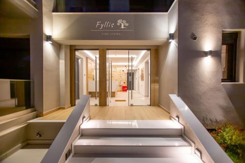 Night, Internal: Not applicable to any particular room