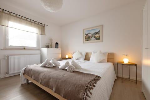 Decorative detail, Bedroom, towels
