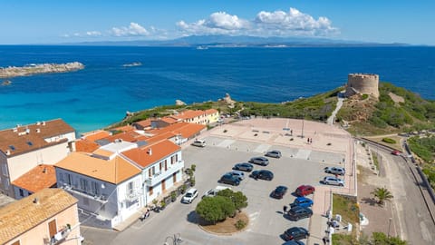 Property building, Neighbourhood, Natural landscape, City view, Sea view, Location