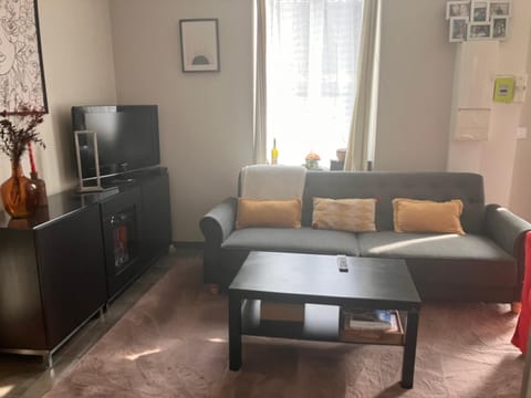 Appartement cosy tout équipé et parking couvert privé aux portes de Flers Apartment in Normandy