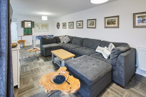 TV and multimedia, Living room, Seating area