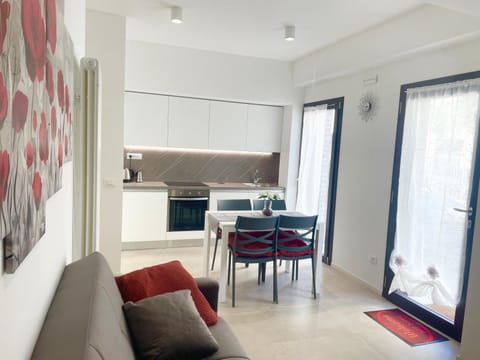 Kitchen or kitchenette, Dining area, pet friendly, stove