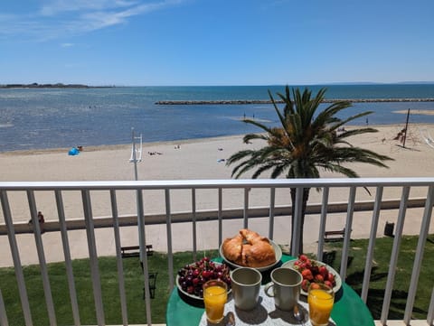 Natural landscape, View (from property/room), Food and drinks, Dining area, Beach, Food, Sea view, Drinks