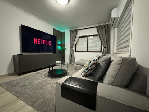 TV and multimedia, Living room, Seating area, Evening entertainment
