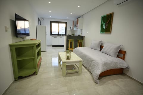 Communal lounge/ TV room, TV and multimedia, Living room, Photo of the whole room, Bedroom