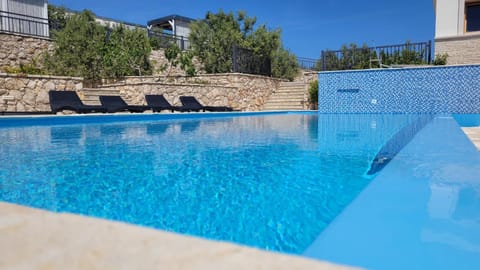 Swimming pool, sunbed