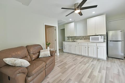Kitchen or kitchenette, Living room, Seating area, pet friendly