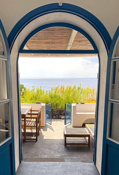 View (from property/room), Balcony/Terrace, Living room, Sea view