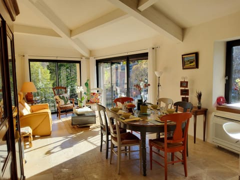 Living room, Dining area, Mountain view