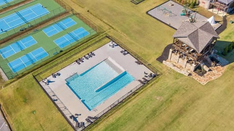 Azalea & Blackberry Cabins Cabin in Tennessee