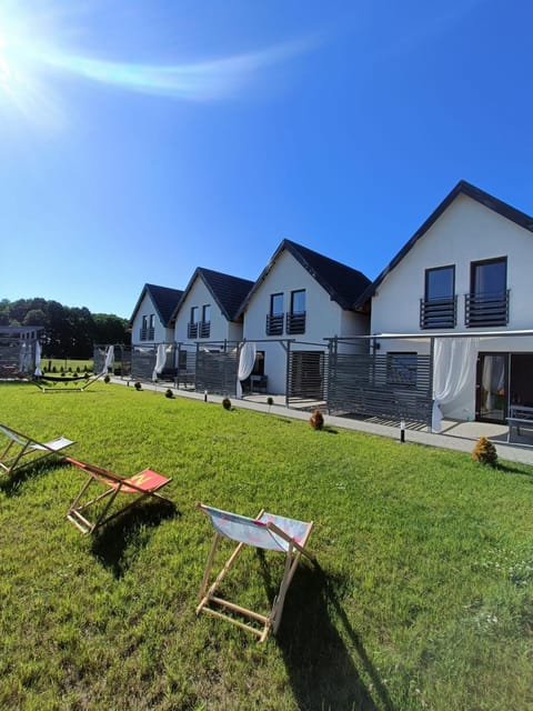 Property building, Garden, sunbed