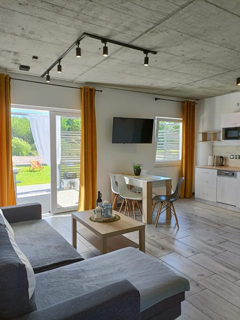 Communal lounge/ TV room, TV and multimedia, Living room, Seating area, Dining area