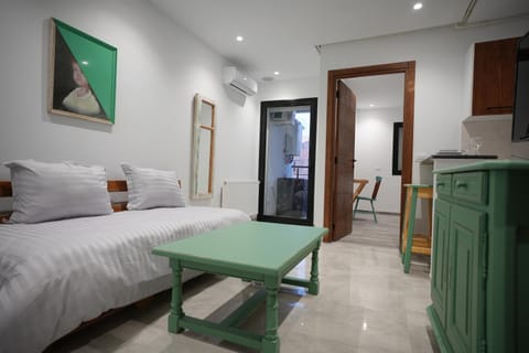 Communal lounge/ TV room, Photo of the whole room, wardrobe