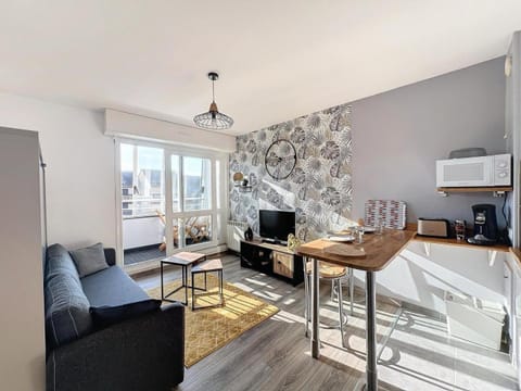 Bed, TV and multimedia, Kitchen or kitchenette, Living room, Dining area, Bedroom, minibar