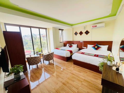Bed, Living room, Photo of the whole room, Seating area, Bedroom, air conditioner